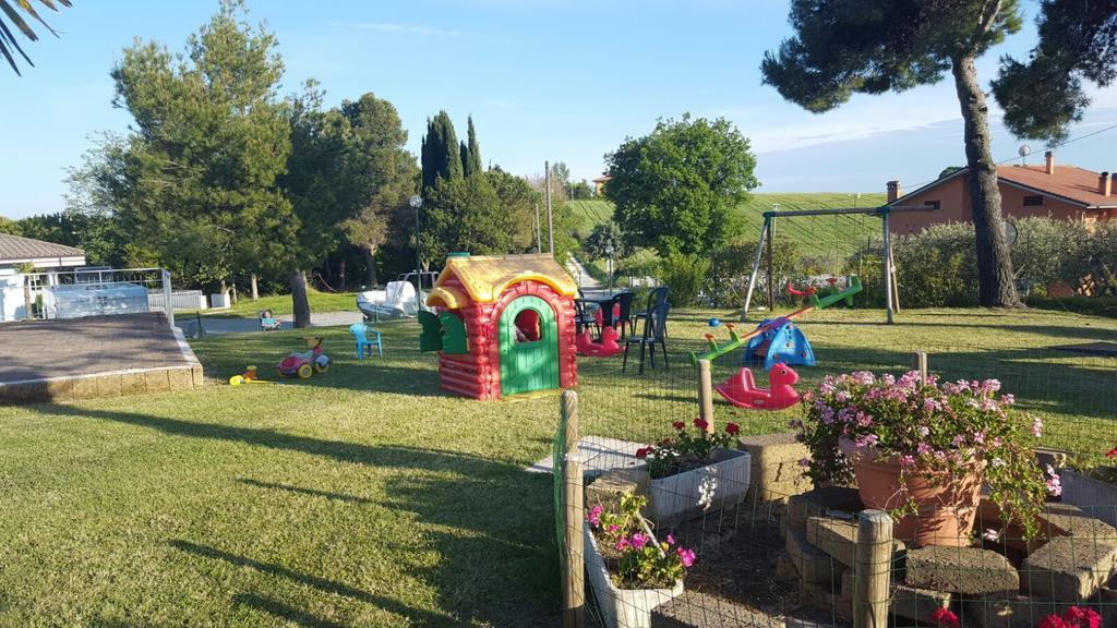 San Costanzo Camping Village Mar Y Sierra מראה חיצוני תמונה