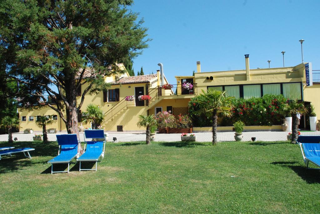 San Costanzo Camping Village Mar Y Sierra מראה חיצוני תמונה