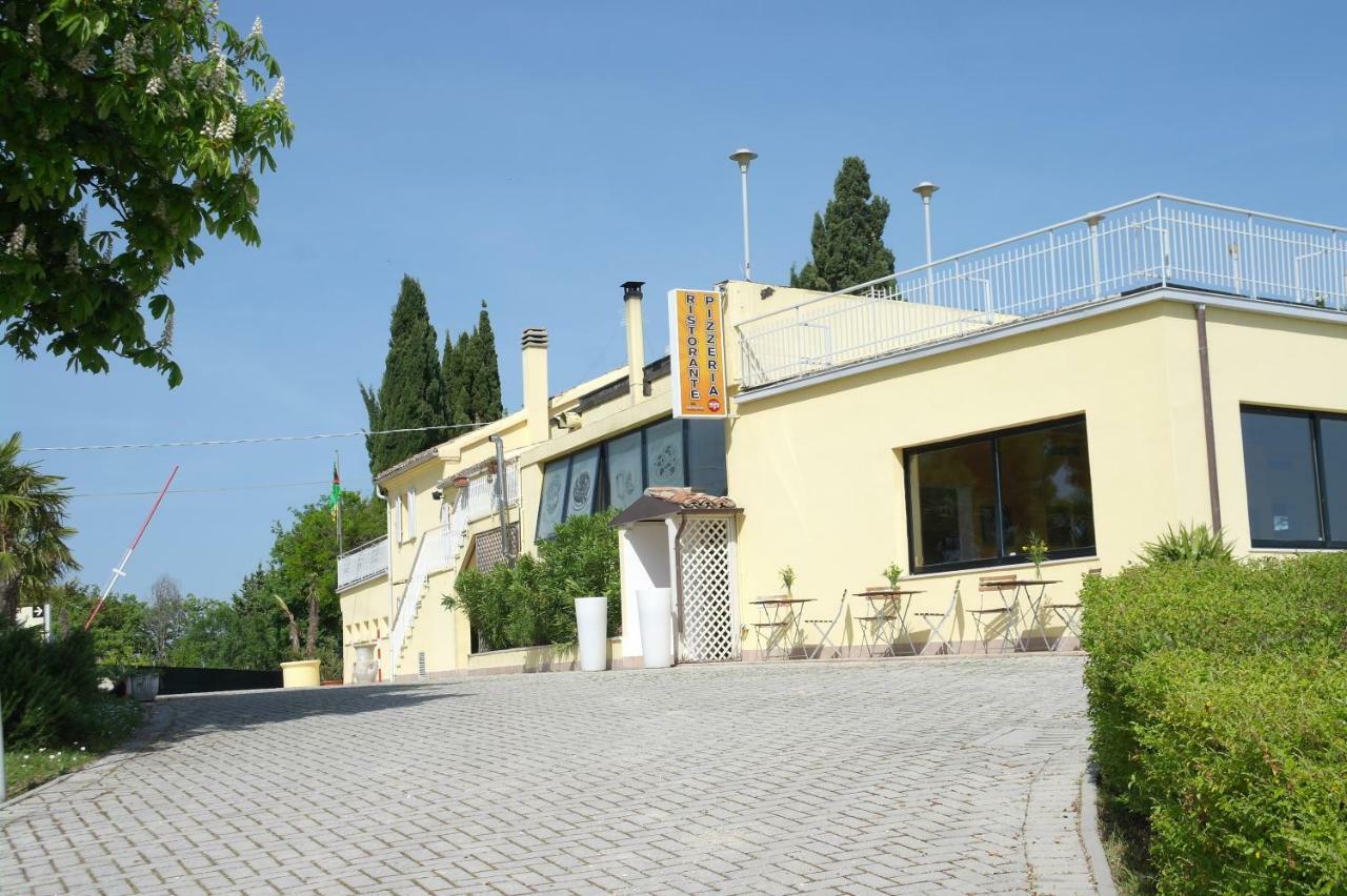 San Costanzo Camping Village Mar Y Sierra מראה חיצוני תמונה